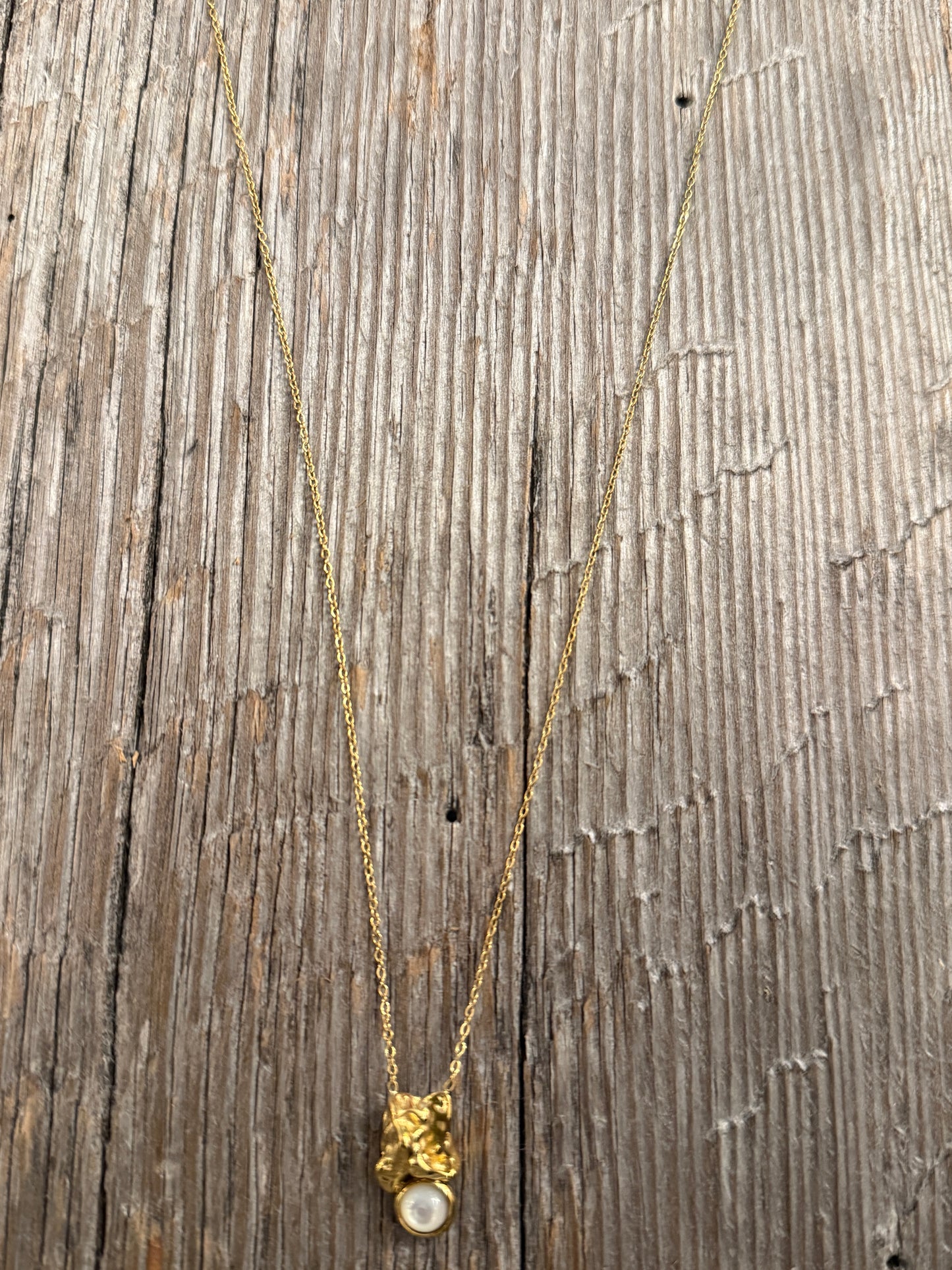 16" Gold Chain Necklace with Unique Cats Eye Pendant
