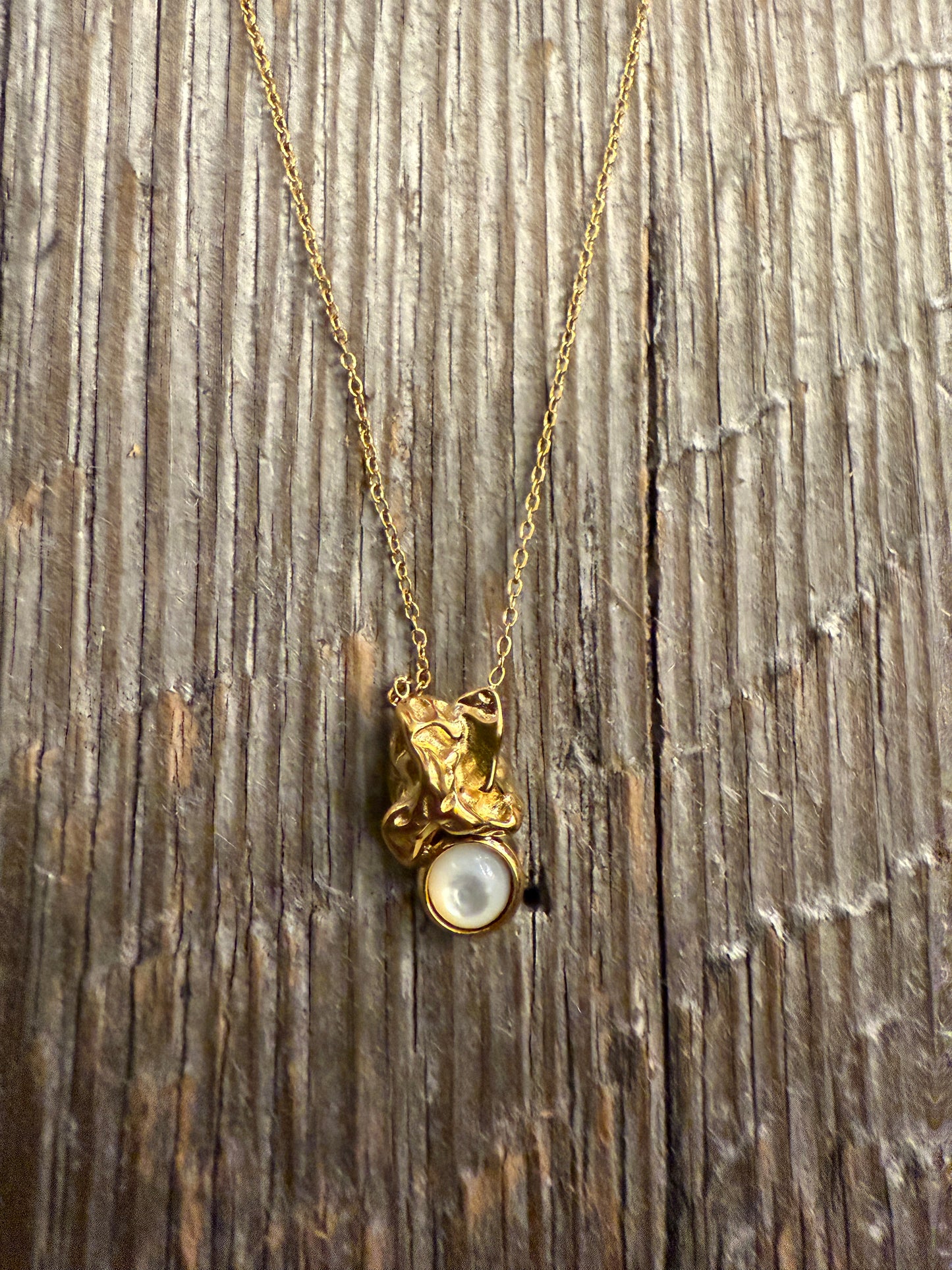 16" Gold Chain Necklace with Unique Cats Eye Pendant