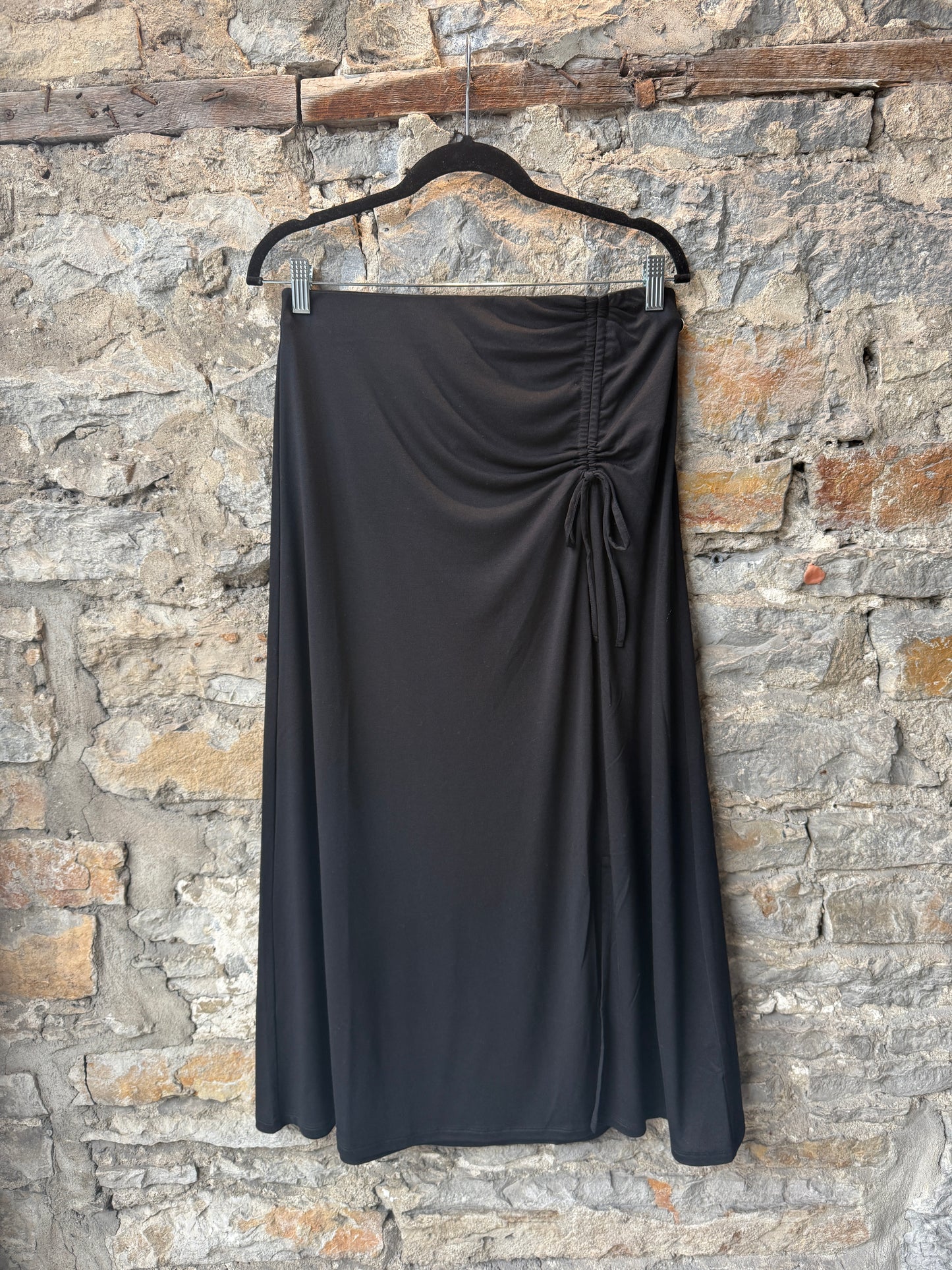 A Black Line Midi Skirt with Front 1/4 Slit - BLACK