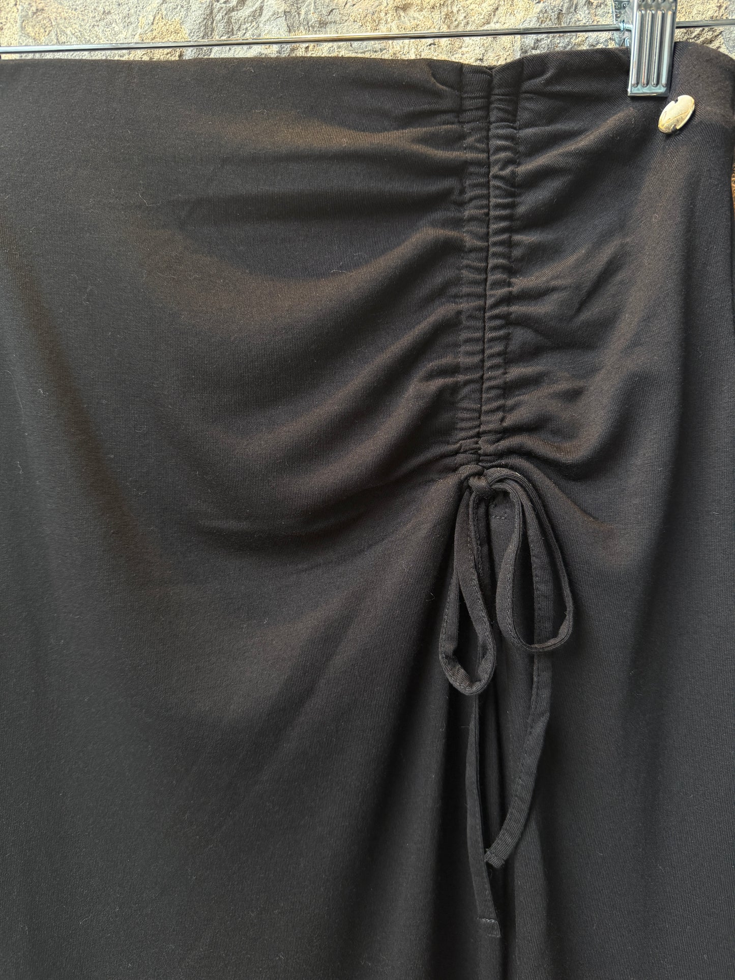 A Black Line Midi Skirt with Front 1/4 Slit - BLACK