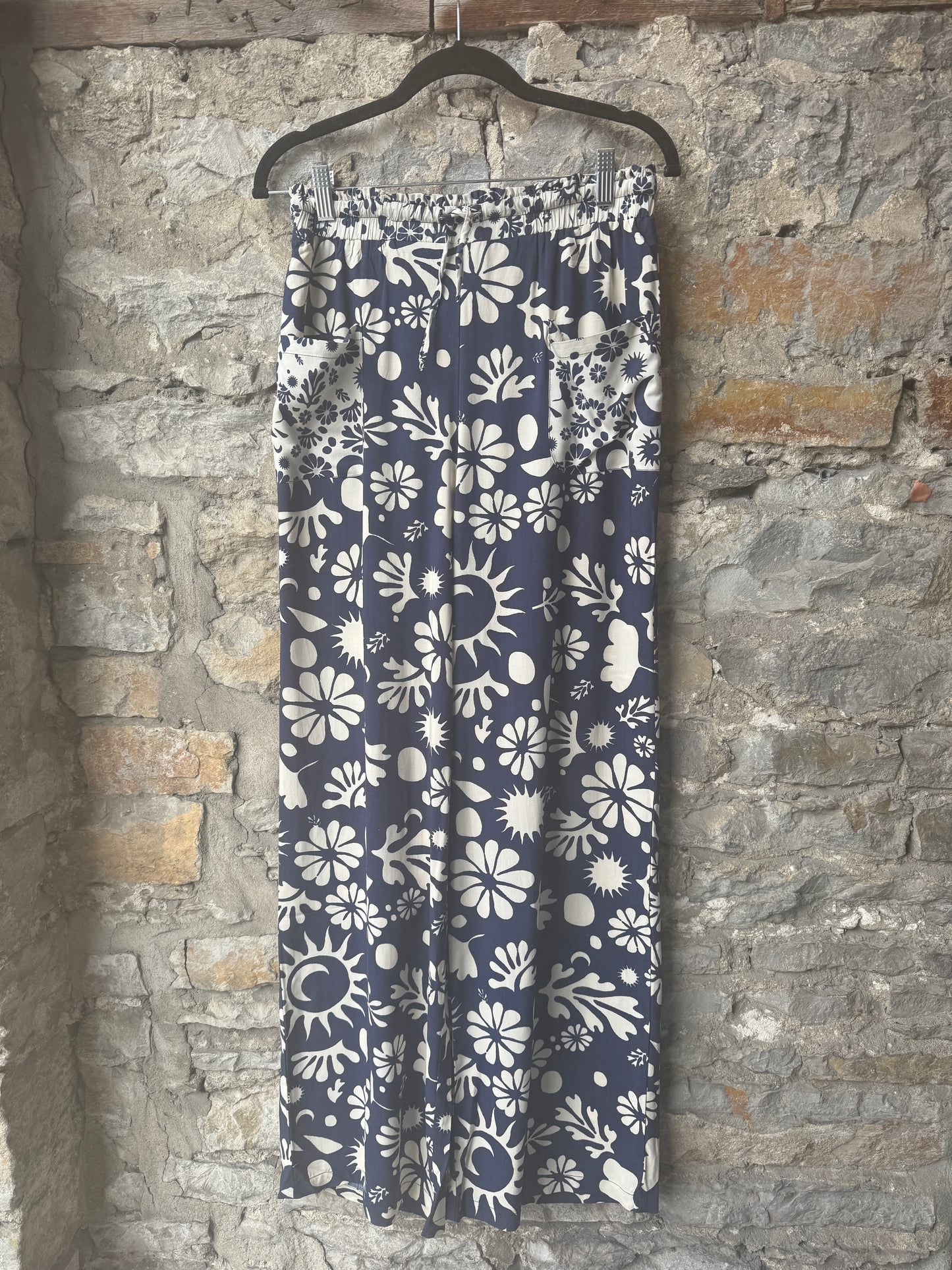 Pattern Lightweight Wide Leg Pant with pockets-Navy Blue and Off White