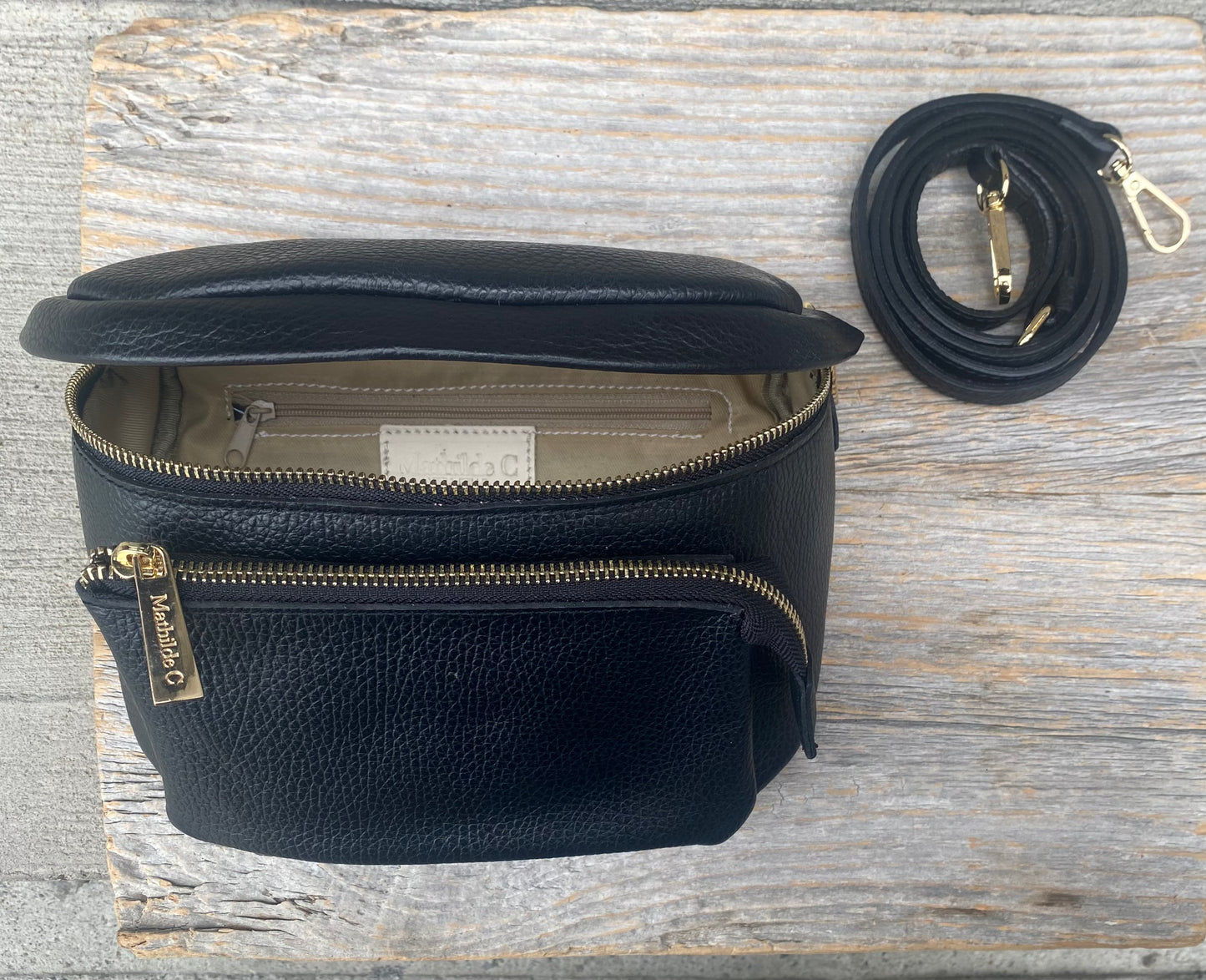 Pebble Leather Shoulder Messenger Bag - BLACK