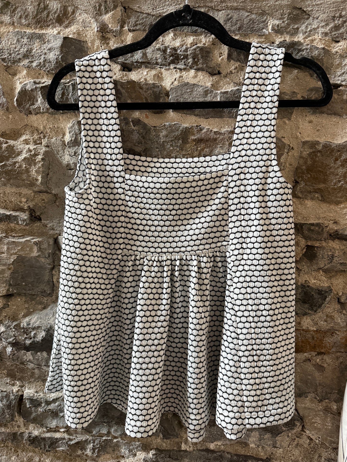 Sleeveless Honeycomb pattern  Swing  Tank Top - Black and White