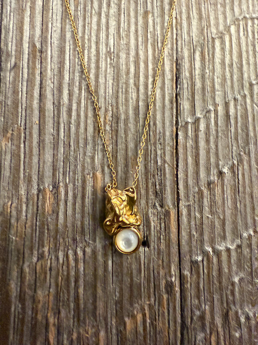 16" Gold  Chain Necklace with Unique Cats Eye Pendant