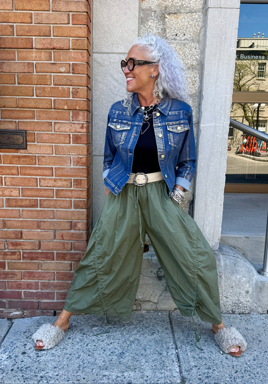 100% Cotton Barrel Pant with Ruching - OLIVE GREEN