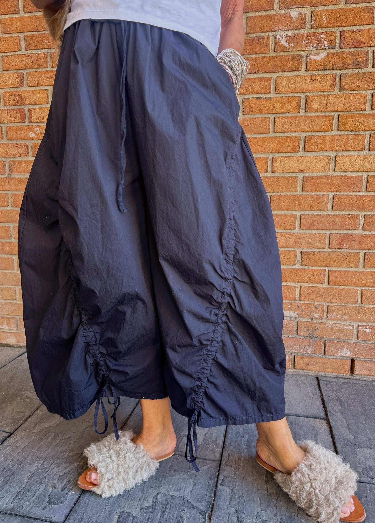 100% Cotton Barrel Pant with Ruching - NAVY