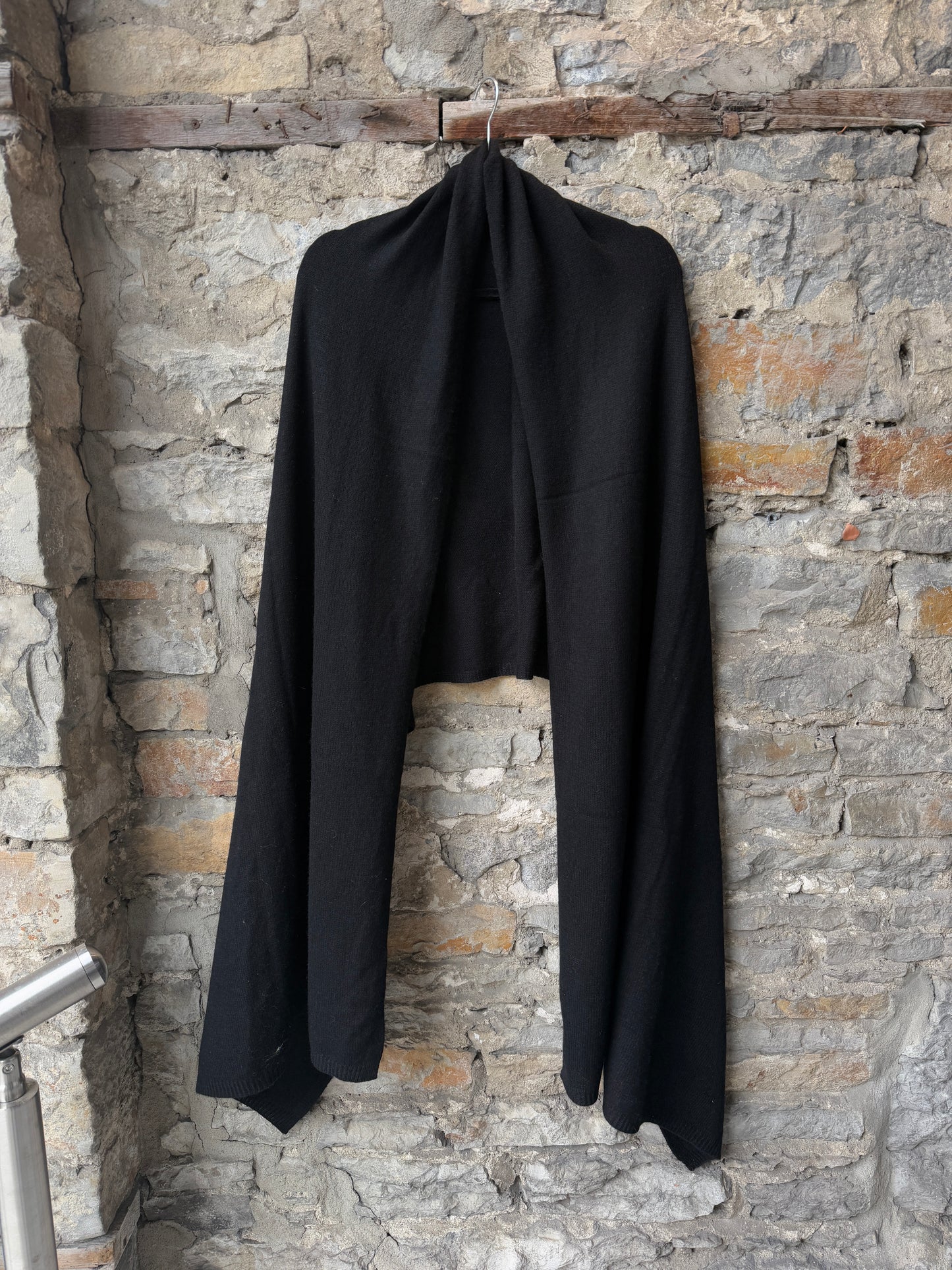 100% Cashmere Wide Travel Scarf - BLACK