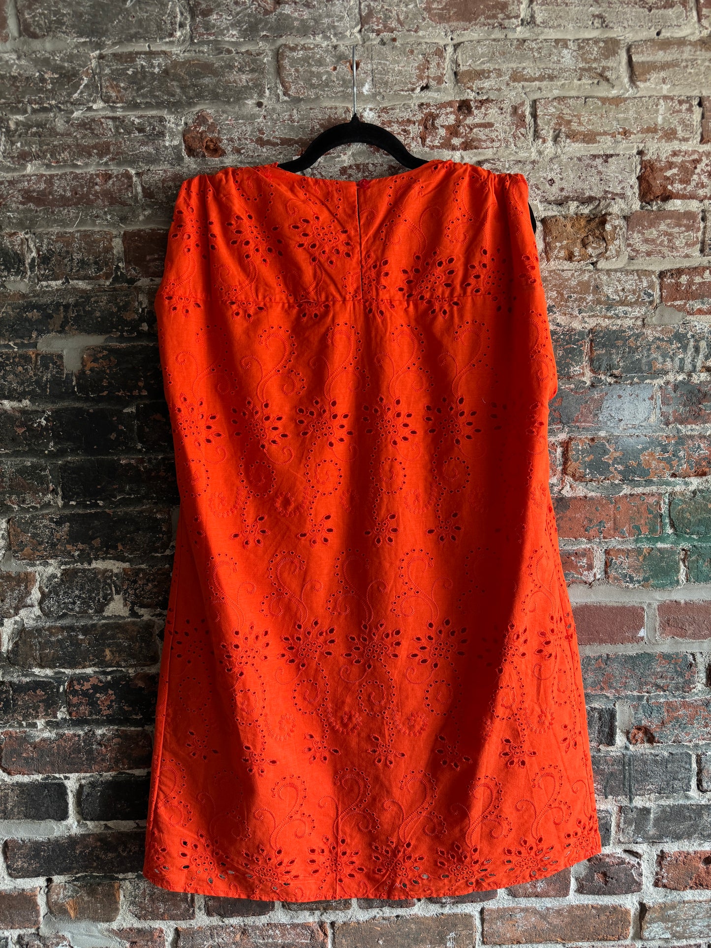 100% Cotton Eyelet Sleeveless Shift Dress - RED-ORANGE