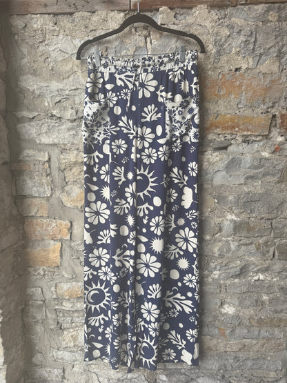 Pattern Lightweight Wide Leg Pant with pockets-Navy Blue and Off White