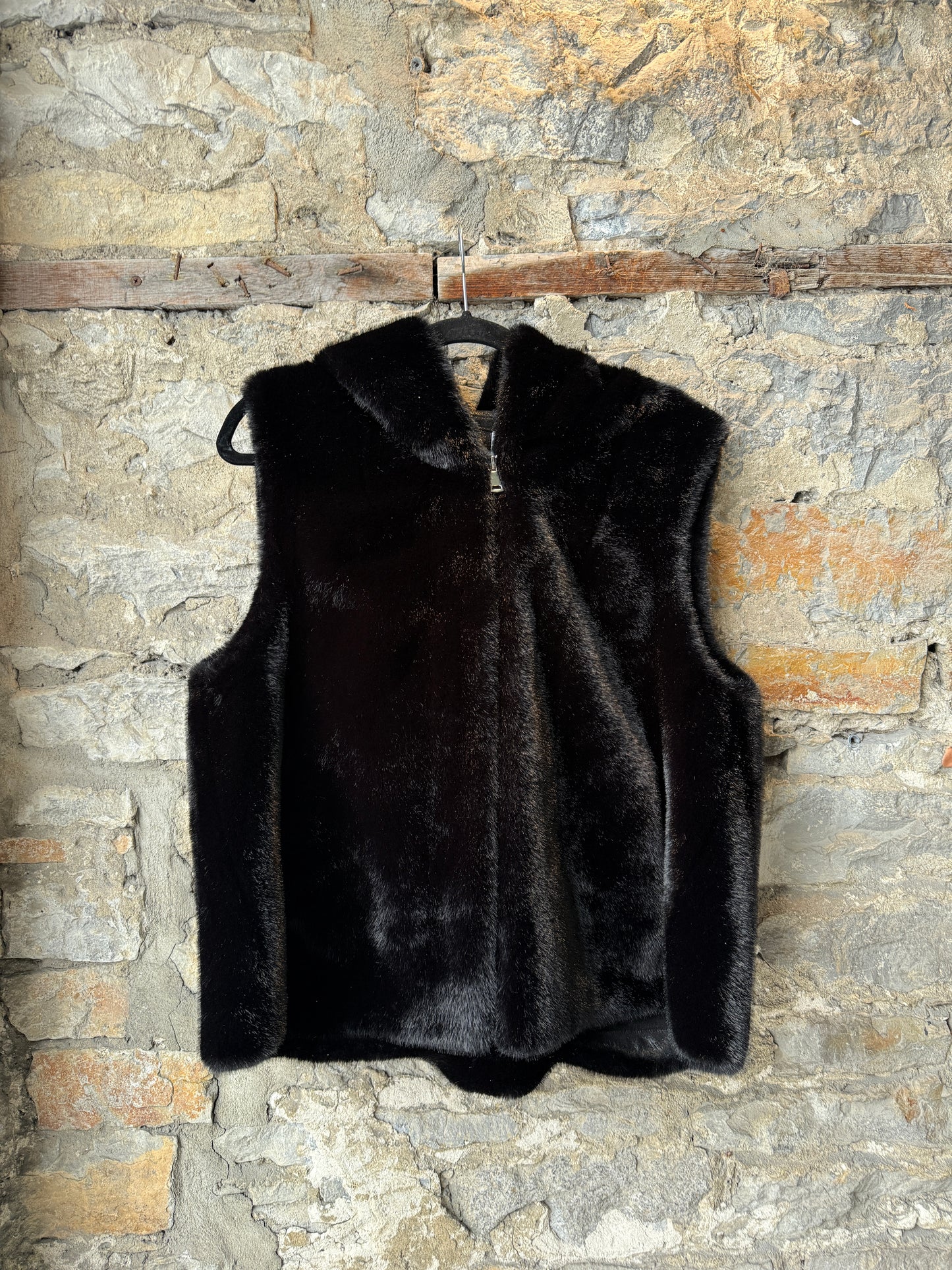 Black Short Faux Fur Zip-up Vest