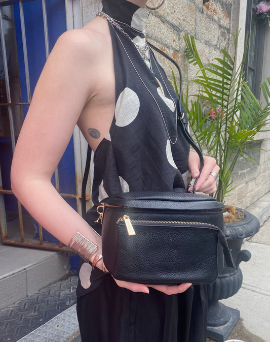Pebble Leather Shoulder Messenger Bag - BLACK