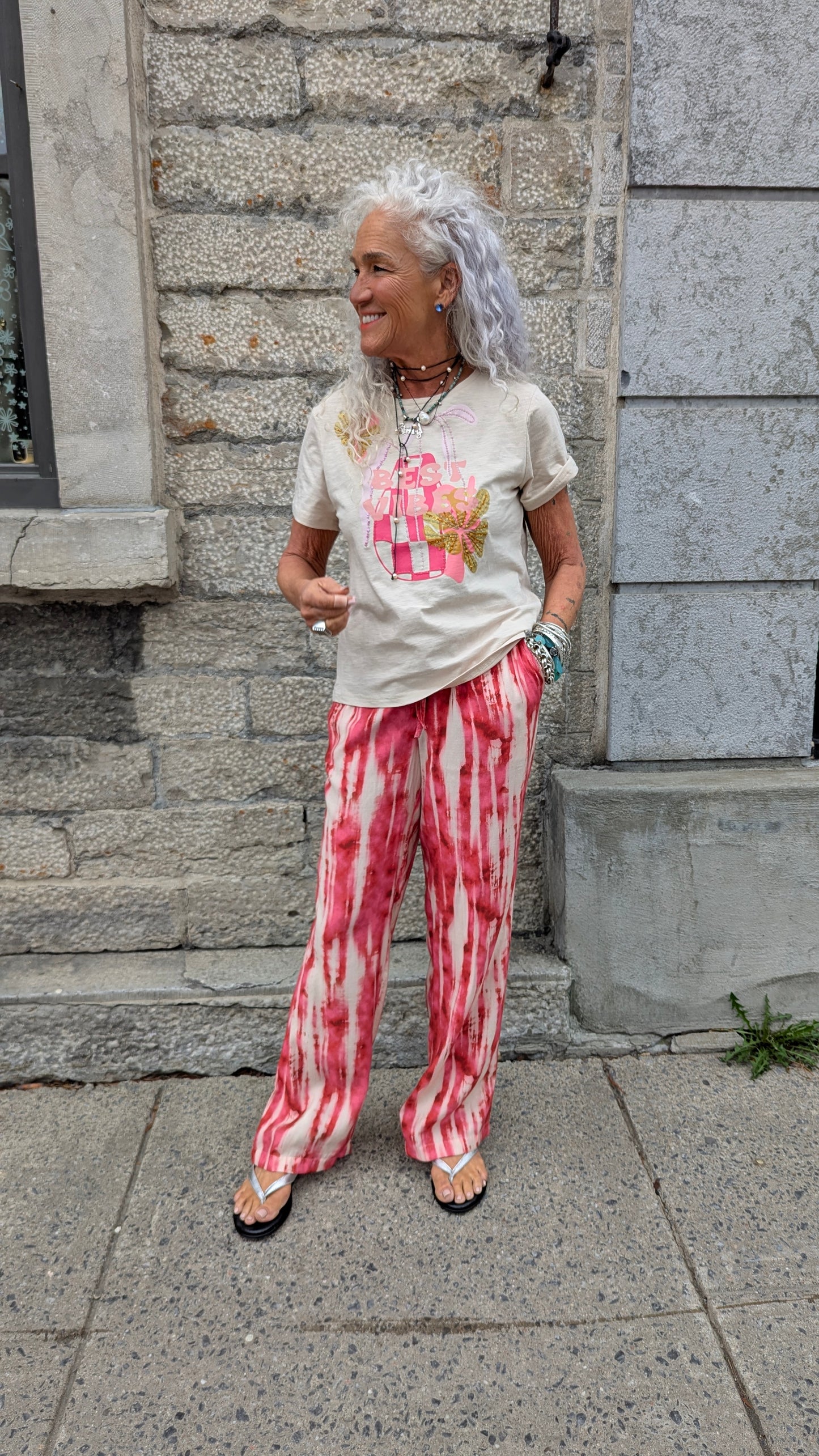 100% Cotton Graphic T-shirt with Embellished Detailing - BEST VIBES