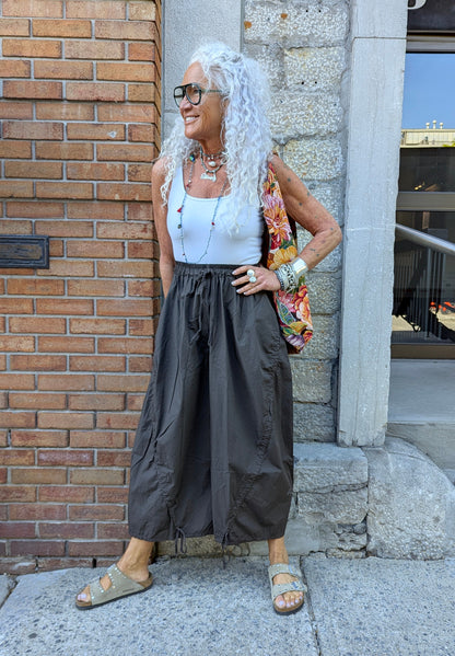 100% Cotton Barrel Pant with Ruching - NEW COOL BROWN