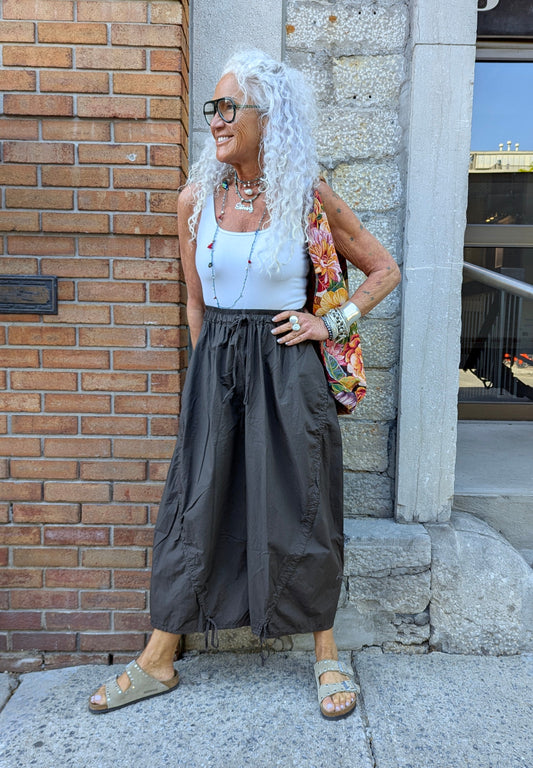 100% Cotton Barrel Pant with Ruching - NEW COOL BROWN