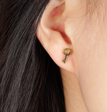 Small stud gold earrings - lock and key